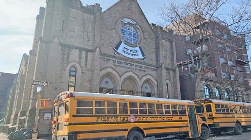 School buses parked in front of synagogue